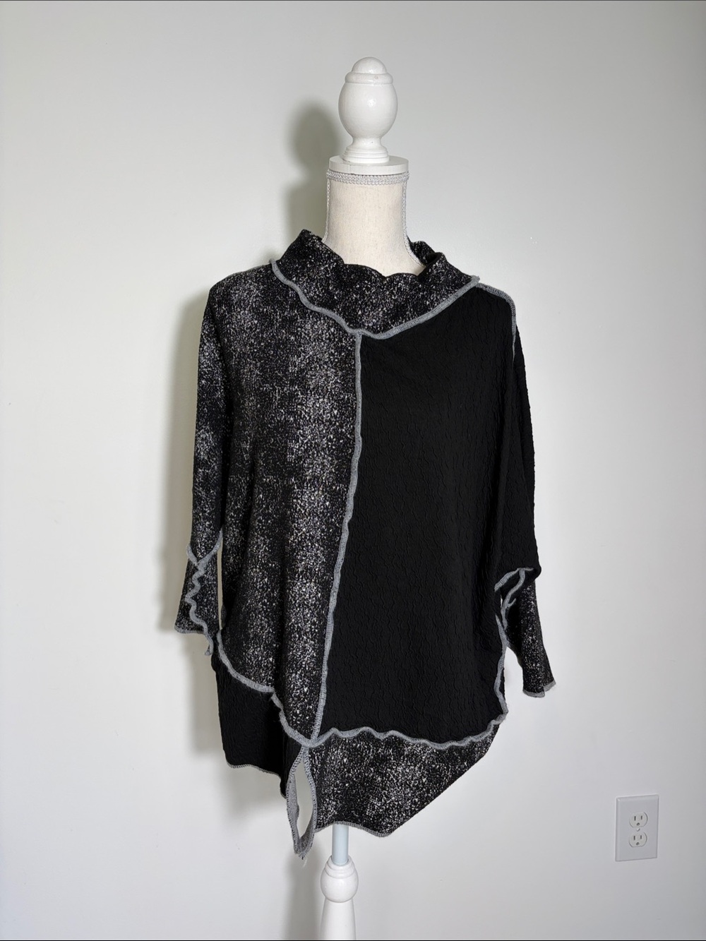 Ozai N Ku Black & Charcoal Asymmetrical Women's Sweater XXL